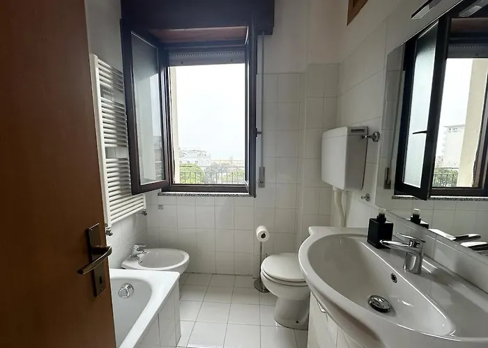 Atticovistamare-primelocation-2bedr-2bath-parking-grandispazi-posizionefantastica Apartament *