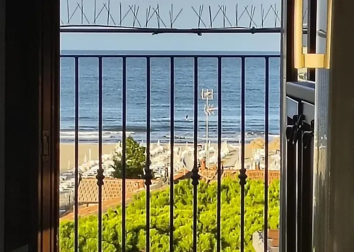 Atticovistamare-primelocation-2bedr-2bath-parking-grandispazi-posizionefantastica Apartment