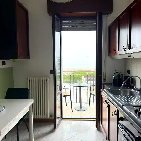 Apartamento Vivere Il Mare Dall Attico - Spazioso Elegante E A Pochi Passi Dalla - Garage Privato *