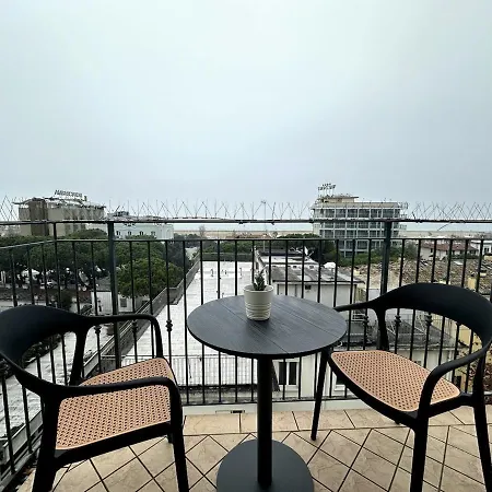 Apartamento Vivere Il Mare Dall Attico - Spazioso Elegante E A Pochi Passi Dalla - Garage Privato *